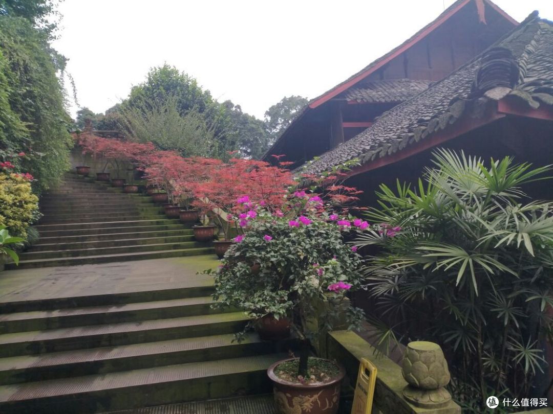徒步峨眉山