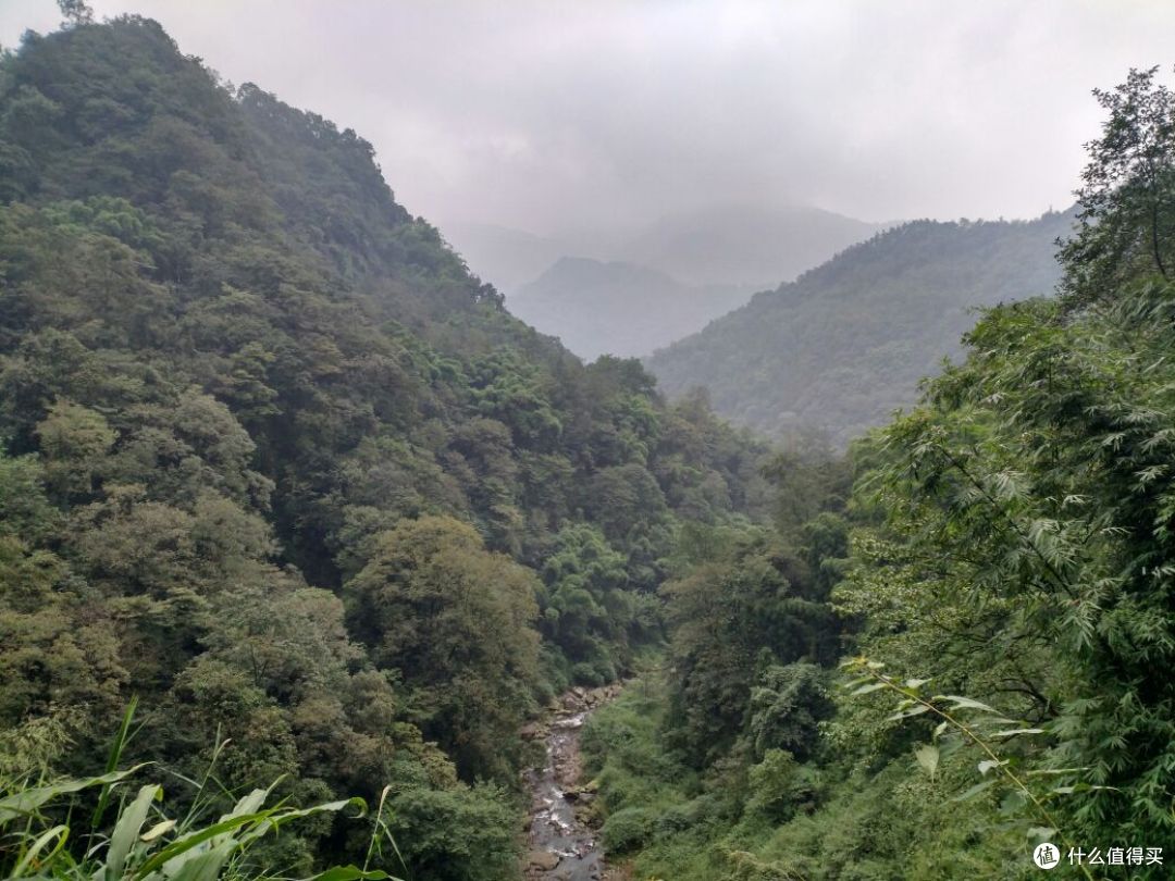 徒步峨眉山