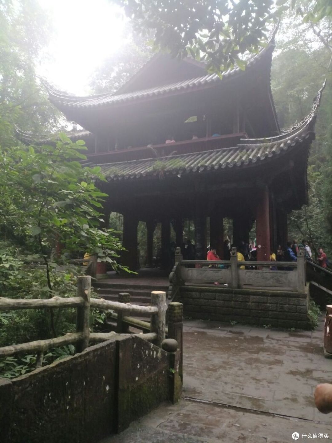 徒步峨眉山