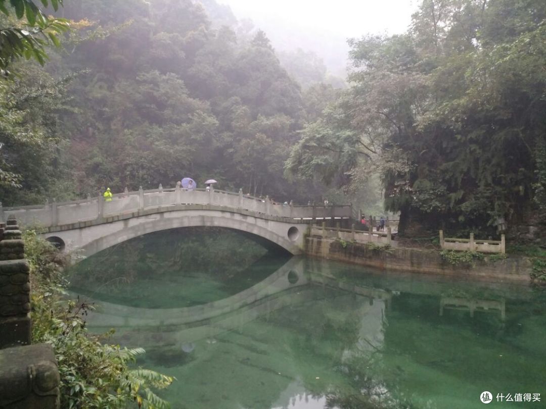 徒步峨眉山