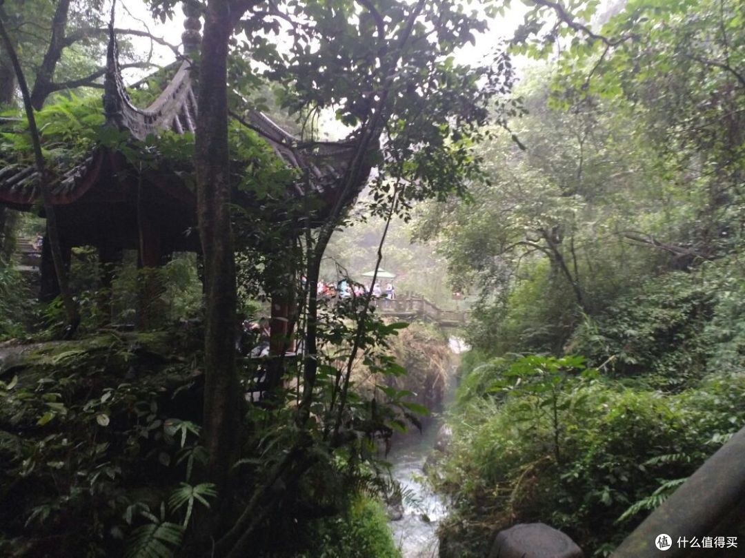 徒步峨眉山