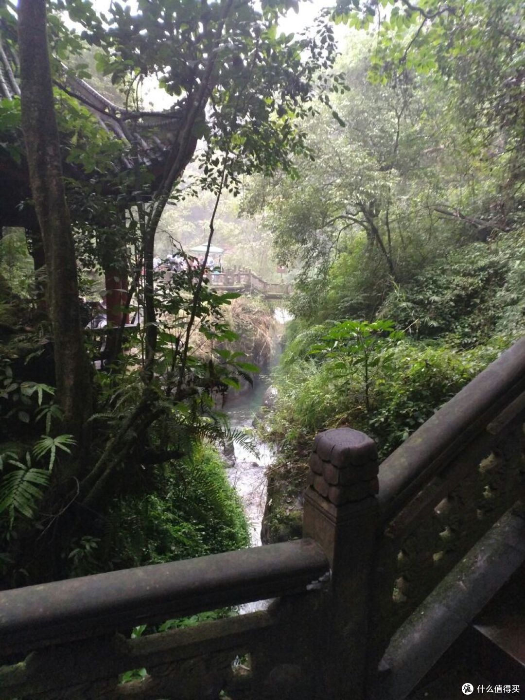 徒步峨眉山