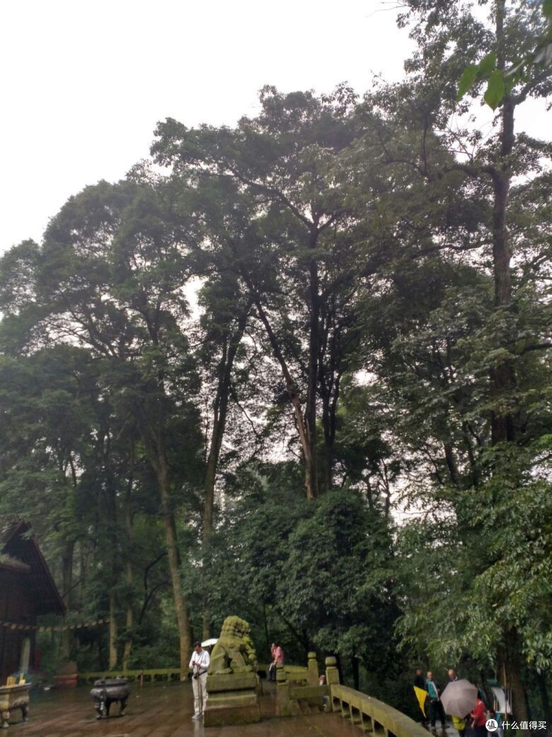 徒步峨眉山