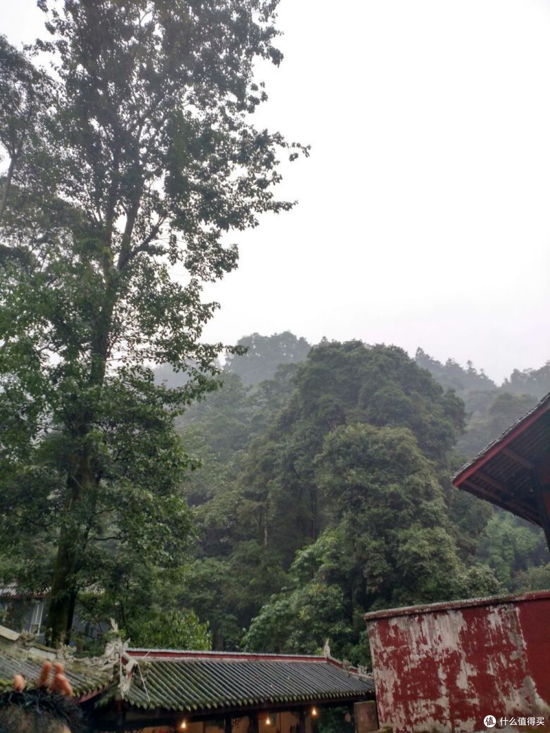 徒步峨眉山
