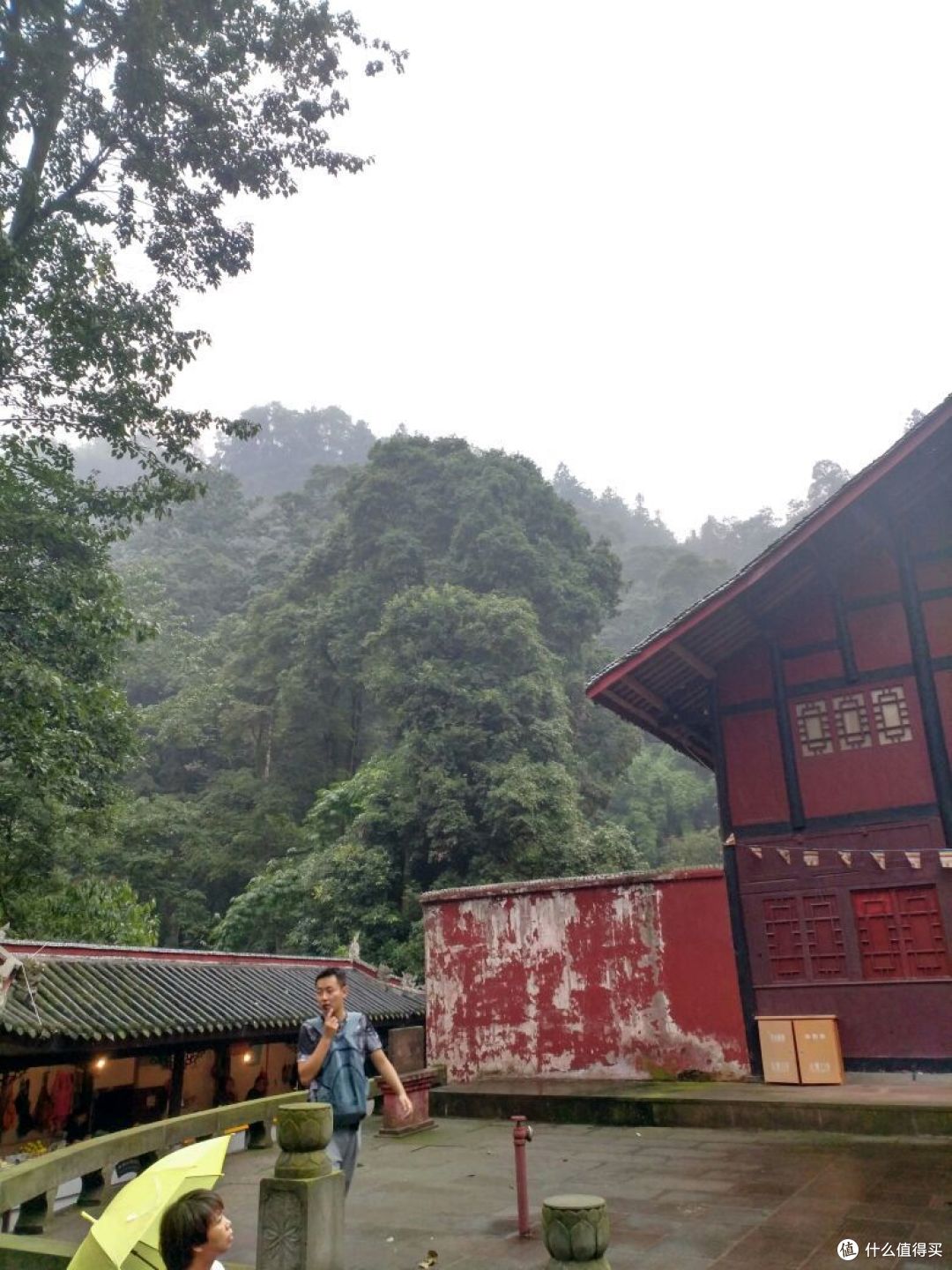 徒步峨眉山