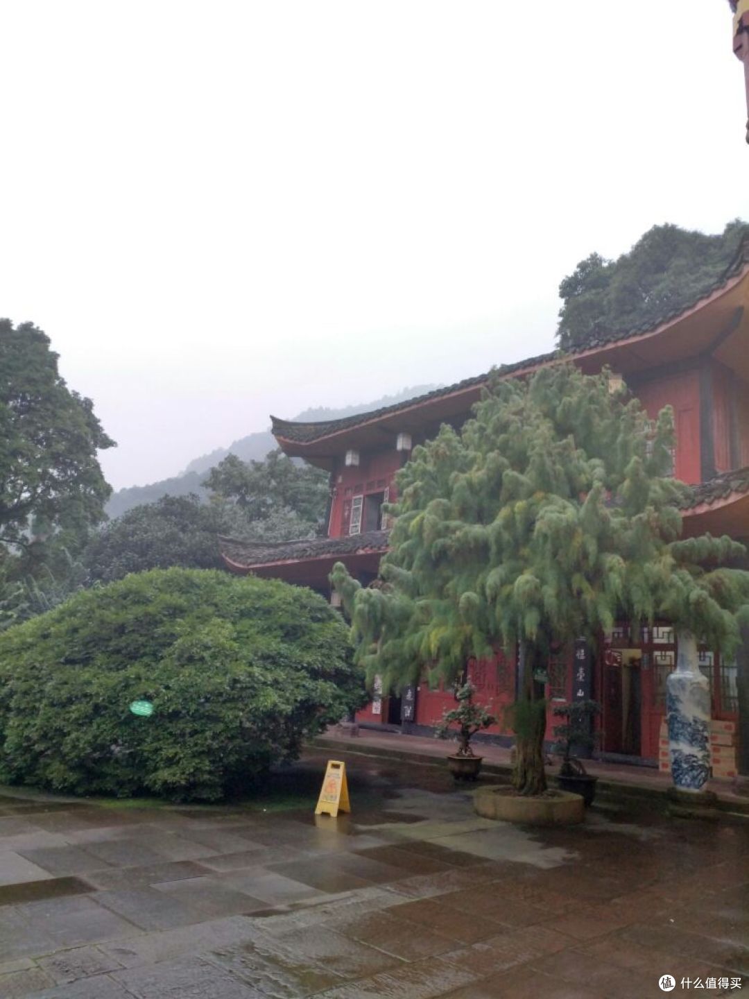 徒步峨眉山