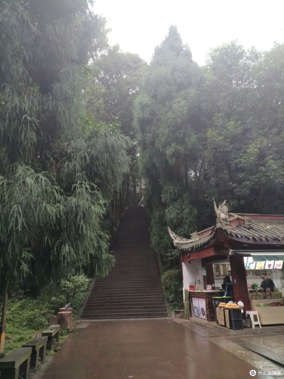 徒步峨眉山