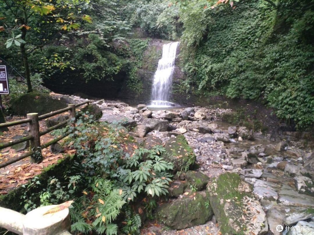 徒步峨眉山