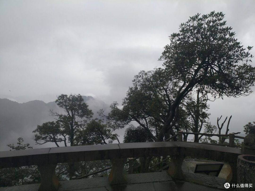 徒步峨眉山