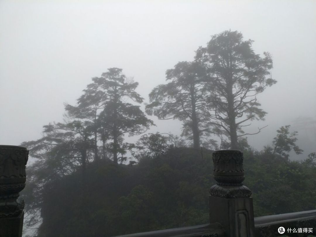 徒步峨眉山