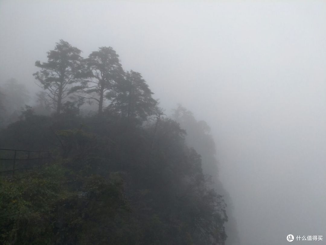 徒步峨眉山