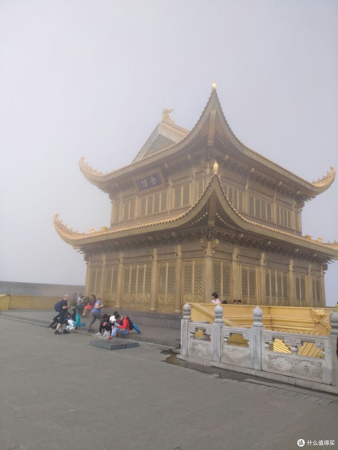 徒步峨眉山