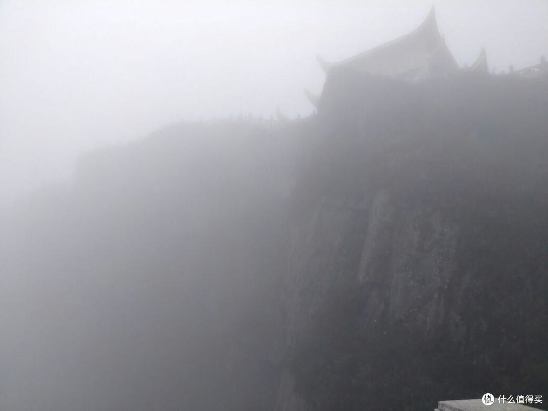 徒步峨眉山