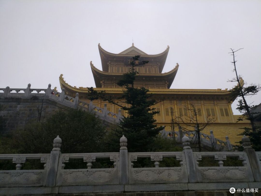 徒步峨眉山