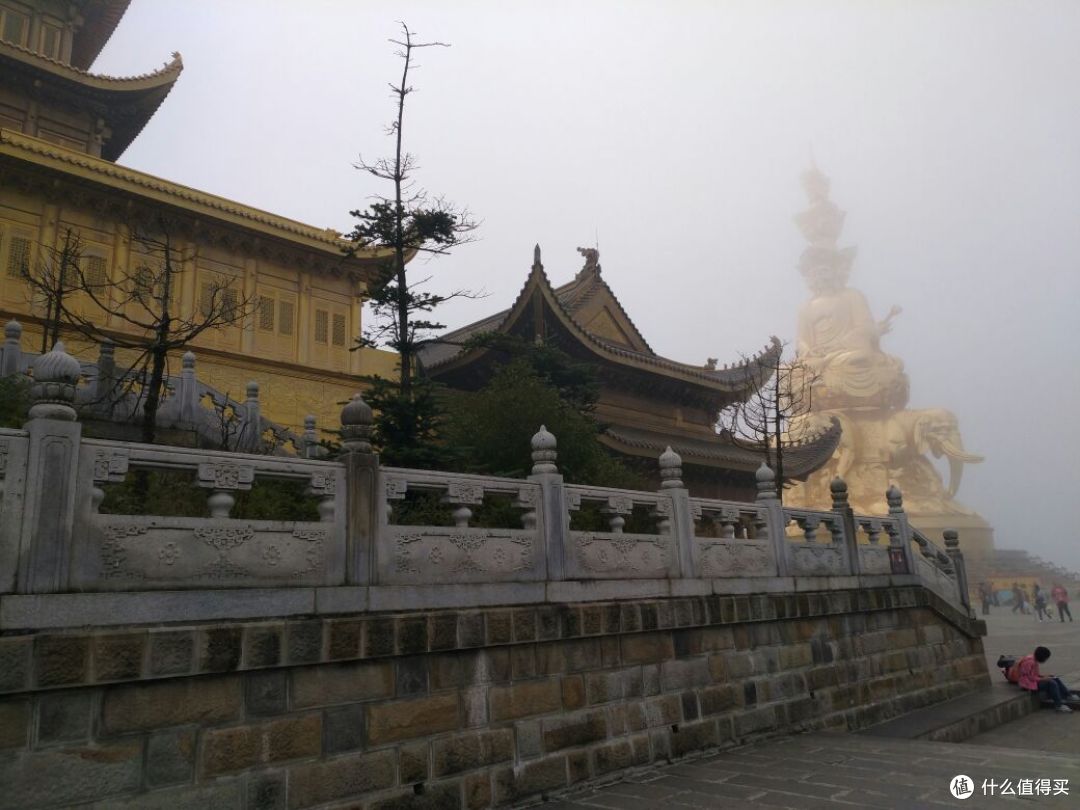 徒步峨眉山
