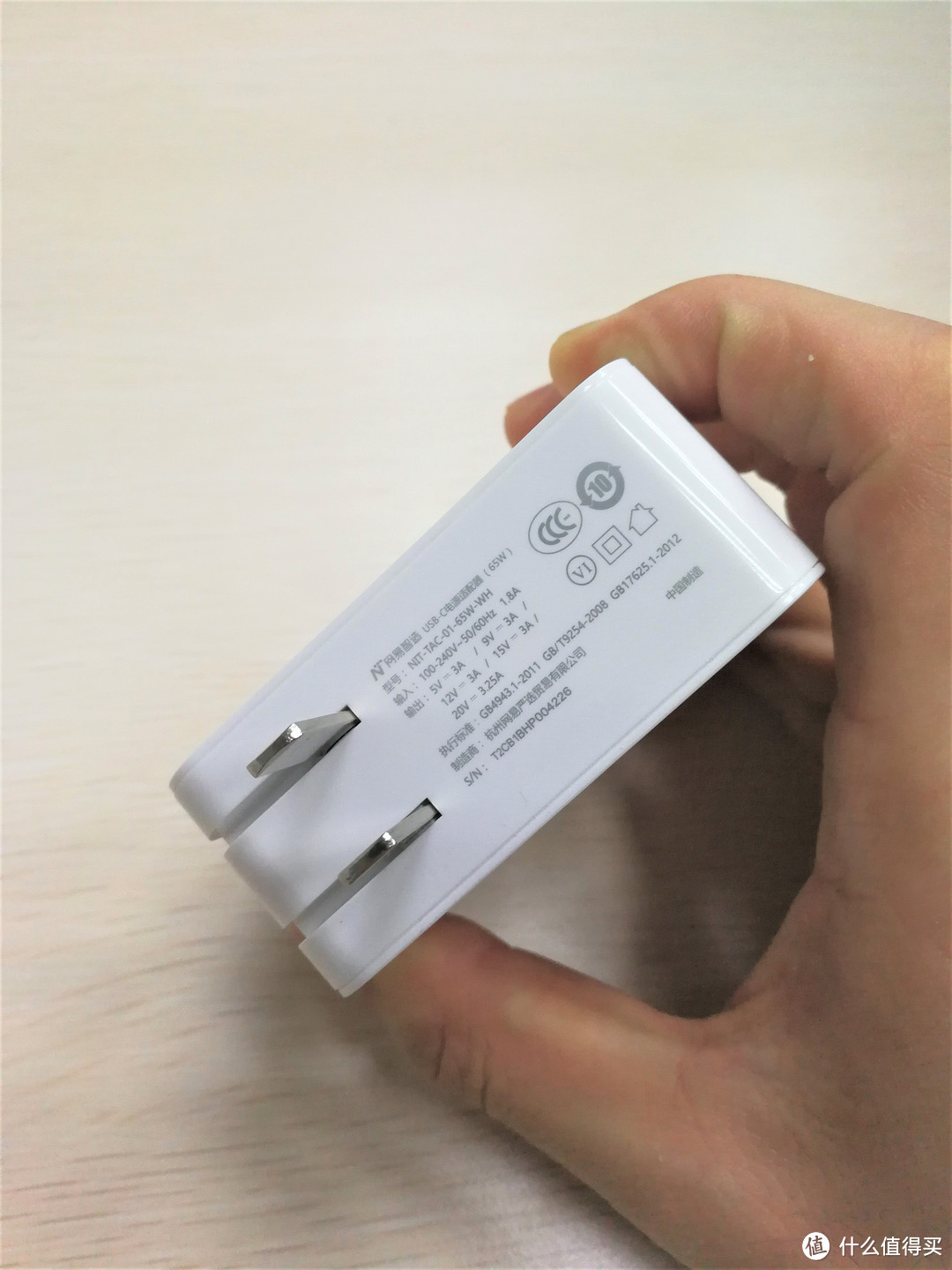 有颜又实用?-简评网易智造USB-C电源适配器