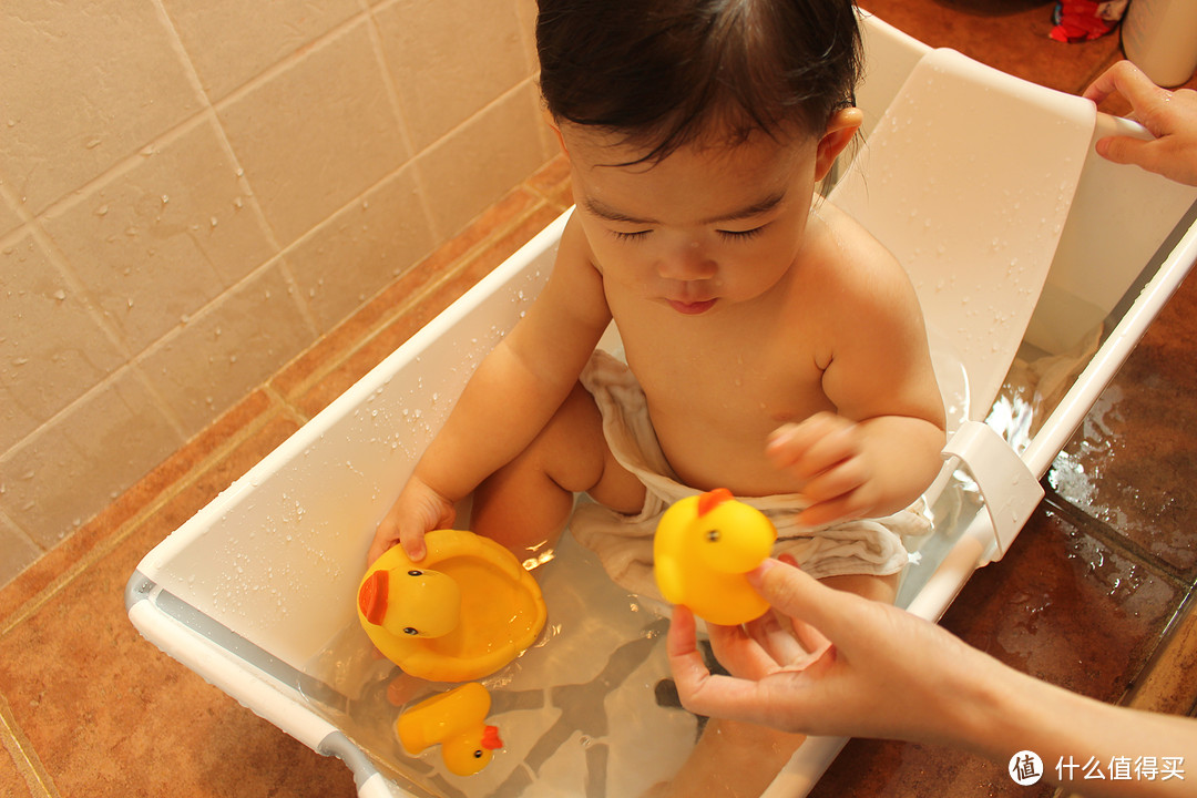 超实用宝宝洗澡神器--Stokke Flexi Bath 折叠浴盆