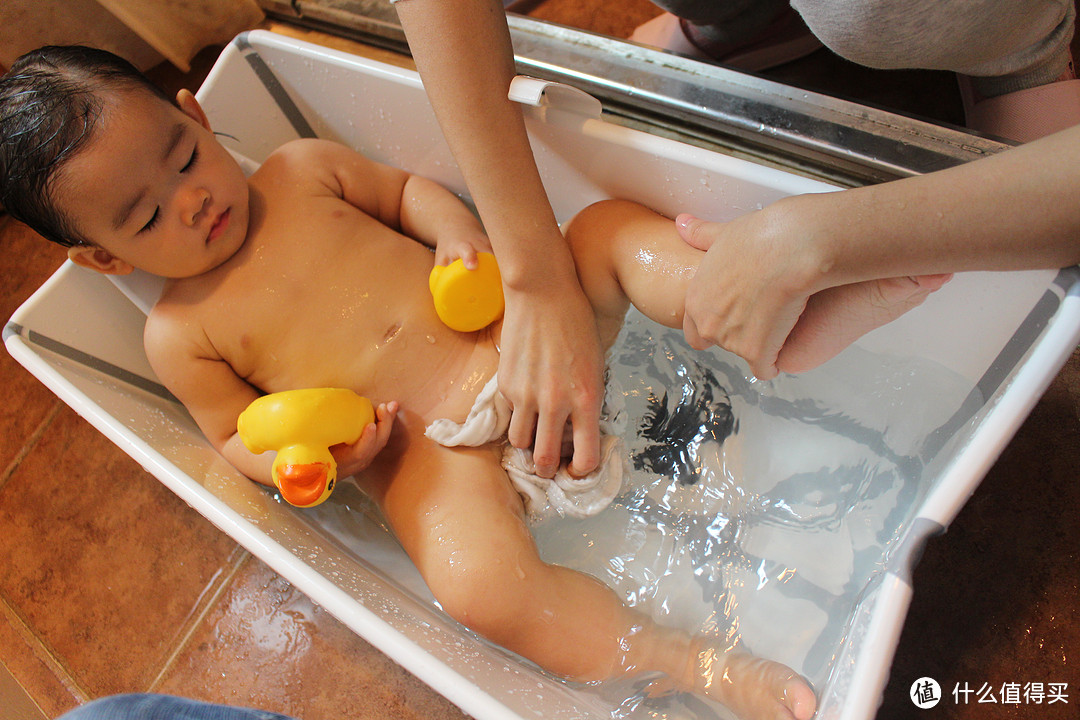 超实用宝宝洗澡神器--Stokke Flexi Bath 折叠浴盆