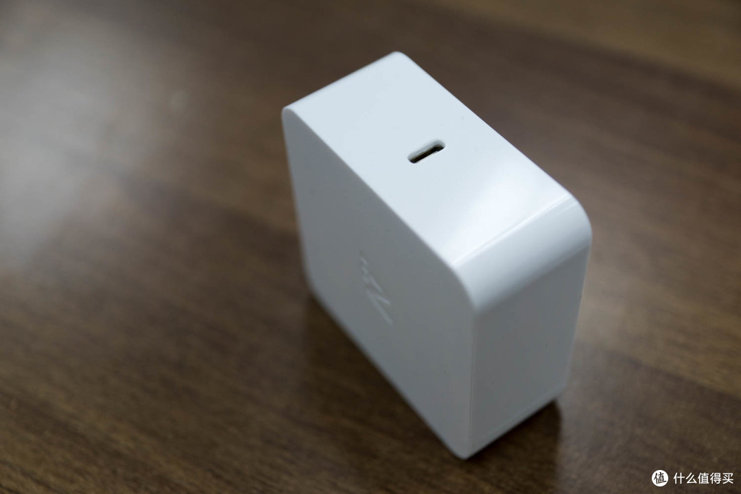 新时代的号角,营销上的矮子——详评网易智造USB-C电源适配器