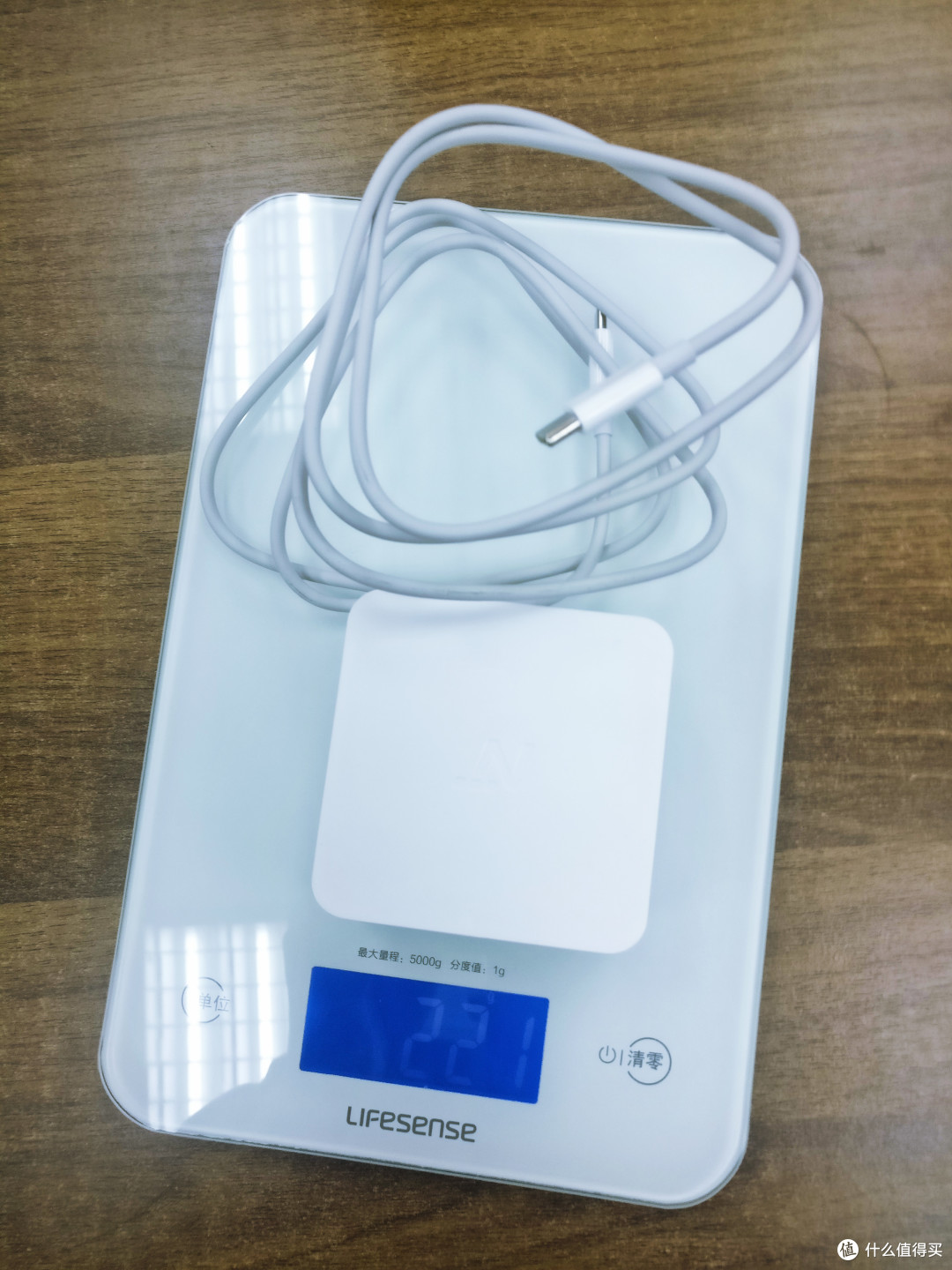 新时代的号角,营销上的矮子——详评网易智造USB-C电源适配器