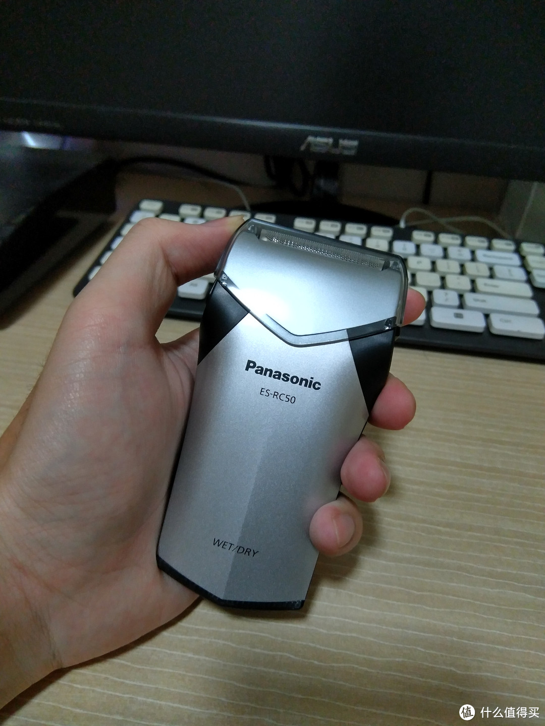 小巧便携的男士出行必备——Panasonic松下ES-RC50-S 电动剃须刀