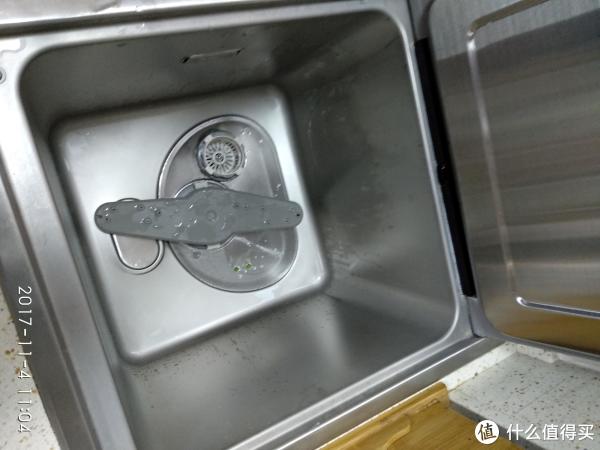 当水斗用的时候（碗篮拿起来）