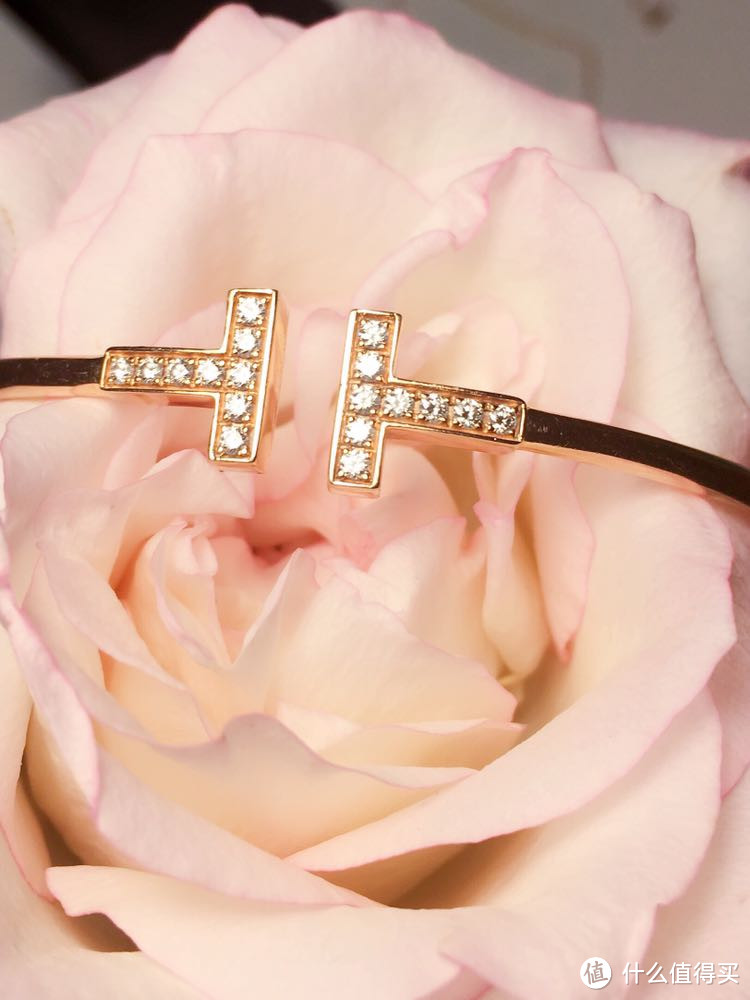 简单设计 简单生活：Tiffany&co T系列微笑吊坠项链  T字手镯