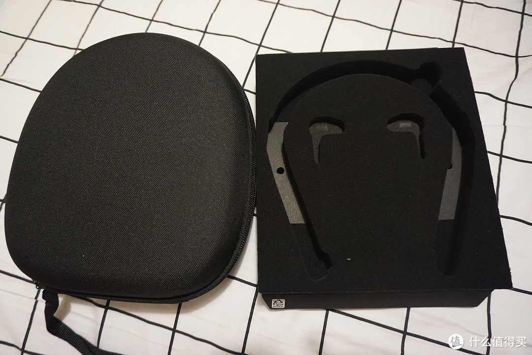 耳机包与WI-1000x包装盒