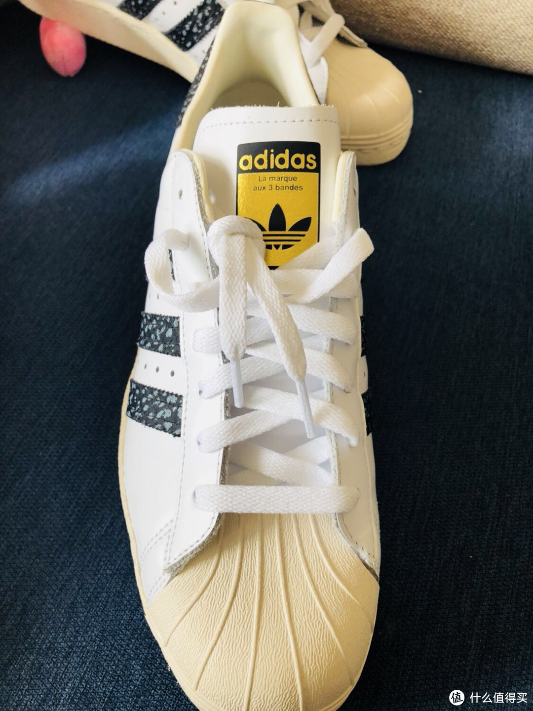 还在金标绿尾？年轻人学学Edison，来双Adidas 阿迪达斯 super star 80's吧