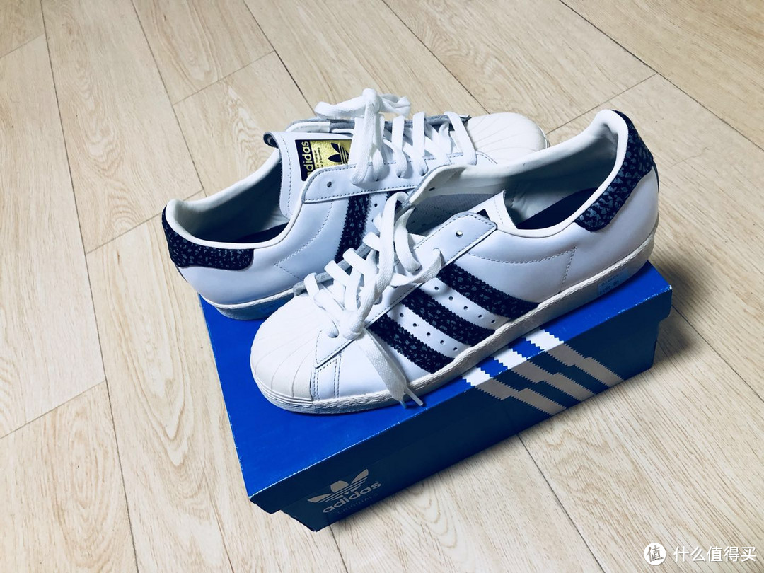 还在金标绿尾？年轻人学学Edison，来双Adidas 阿迪达斯 super star 80's吧