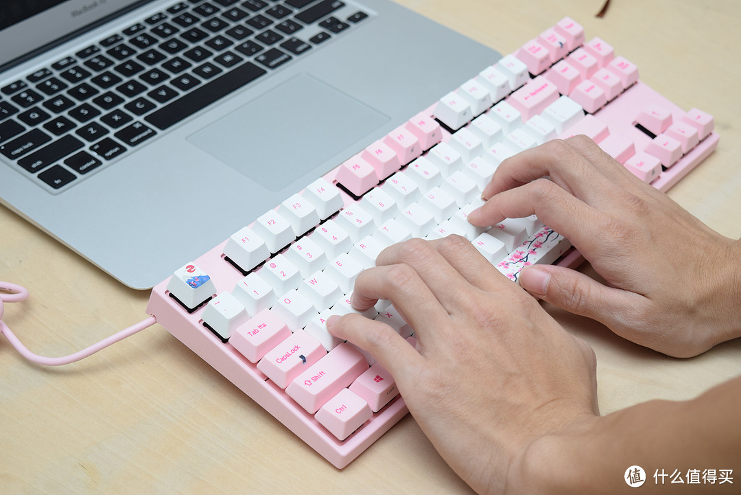 假装送给妹纸的粉红色礼物：Varmilo 阿米洛 VA87 樱 机械键盘