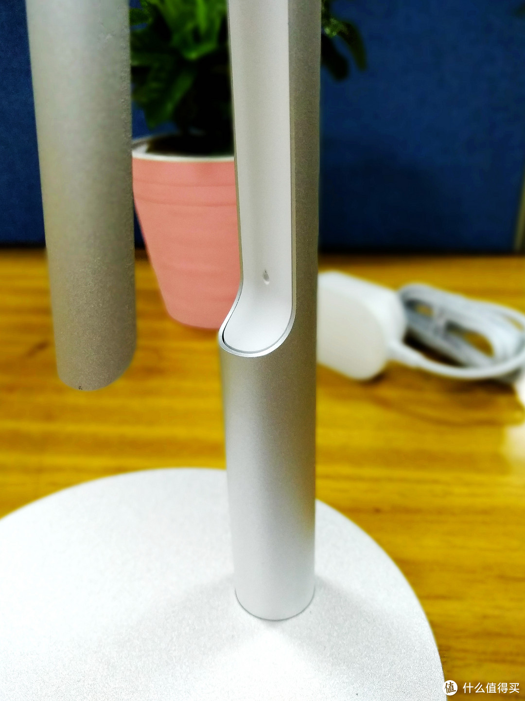 幻响小L 护眼灯——需自饮,方可冷暖自知