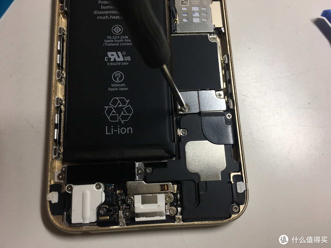 #晒单大赛#手把手教你自己动手更换iPhone 6电池