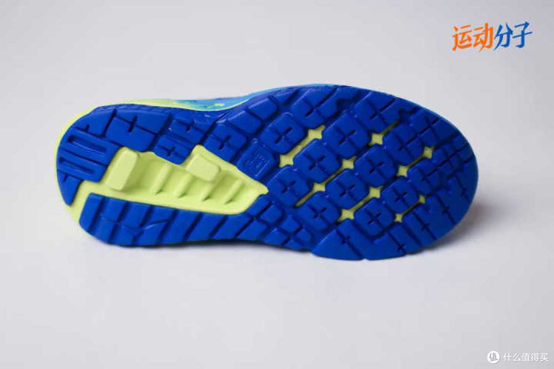HOKA ONE ONE Clifton 4 VS Clayton 2 对比评测:厚实和轻快,硬弹和柔软