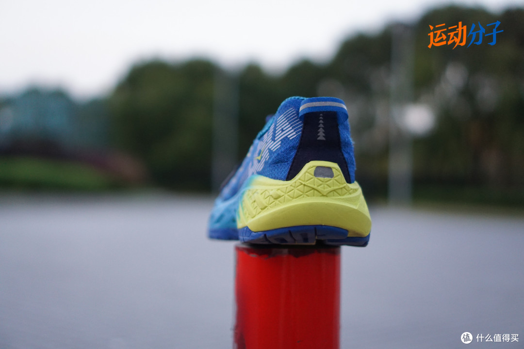 HOKA ONE ONE Clifton 4 VS Clayton 2 对比评测:厚实和轻快,硬弹和柔软