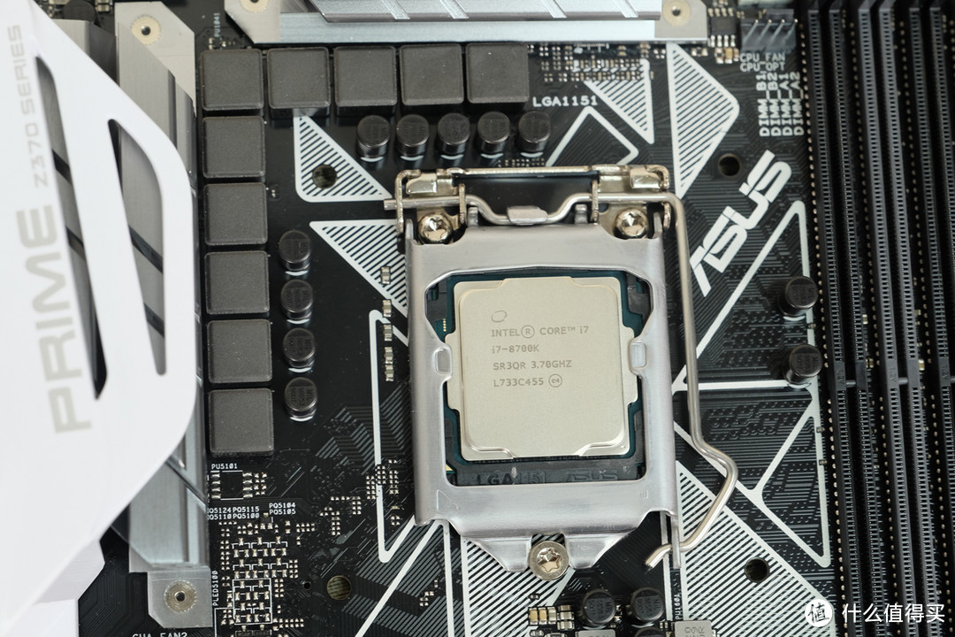 AURA Sync神光同步，酷冷冰神H500P全家桶，i7 8700K+华硕GTX1070Ti性能与颜值同在