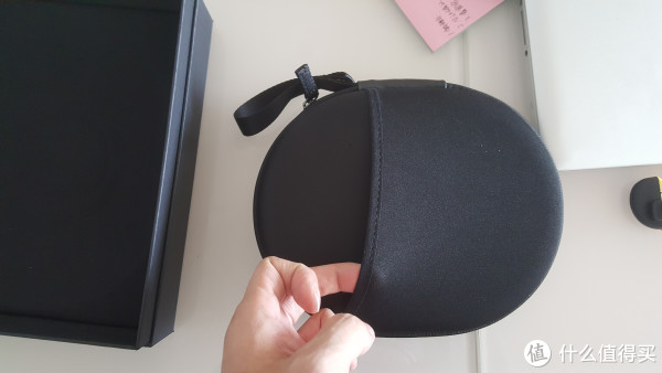 包后面有个我也不知道要放啥的夹层。 包后面有个我也不知道要放啥的夹层。