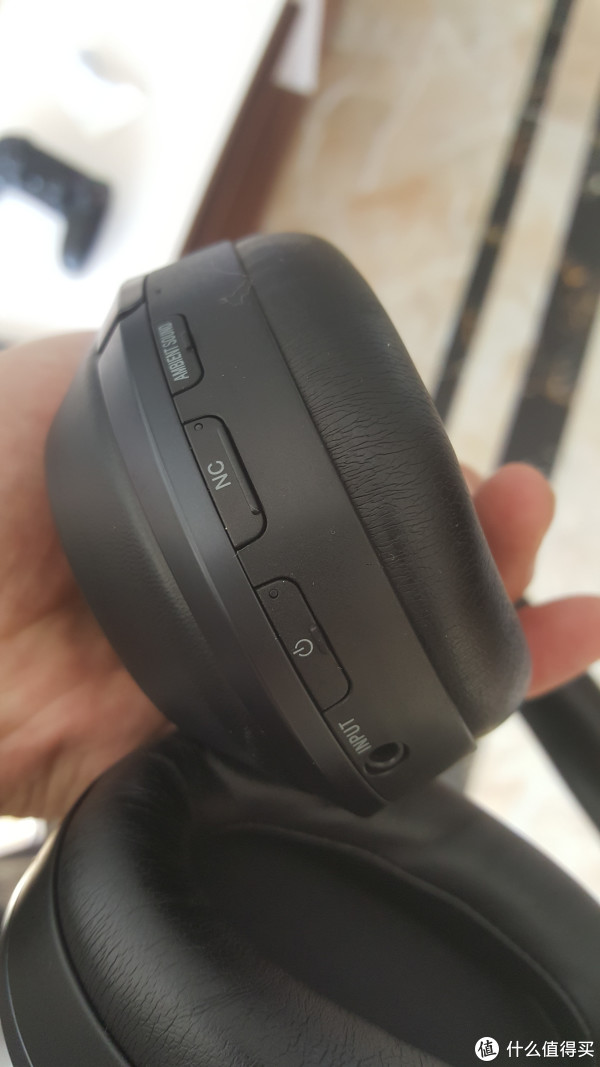 几个按键和耳机口 几个按键和耳机口