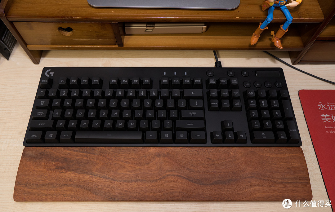 #晒单大赛#多媒体霓虹灯，身兼多职的机械键盘：Logitech 罗技G810 RGB全尺寸炫光机械游戏键盘