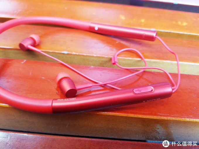 索尼的那一抹朱砂红,sony 索尼 MDR-EX750BT 入耳式无线蓝牙耳机 初体验