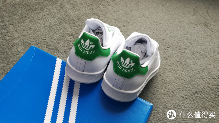 虽然已烂大街，但鞋柜依然必备  ADIDAS 阿迪达斯 三叶草 STAN SMITH 骑士绿（M20324） 休闲鞋