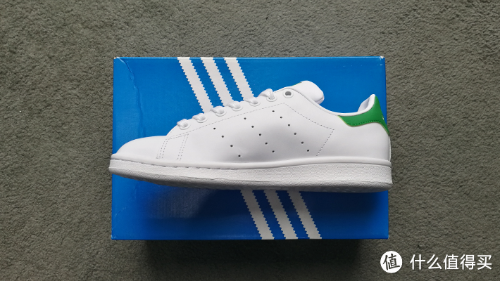 虽然已烂大街，但鞋柜依然必备  ADIDAS 阿迪达斯 三叶草 STAN SMITH 骑士绿（M20324） 休闲鞋