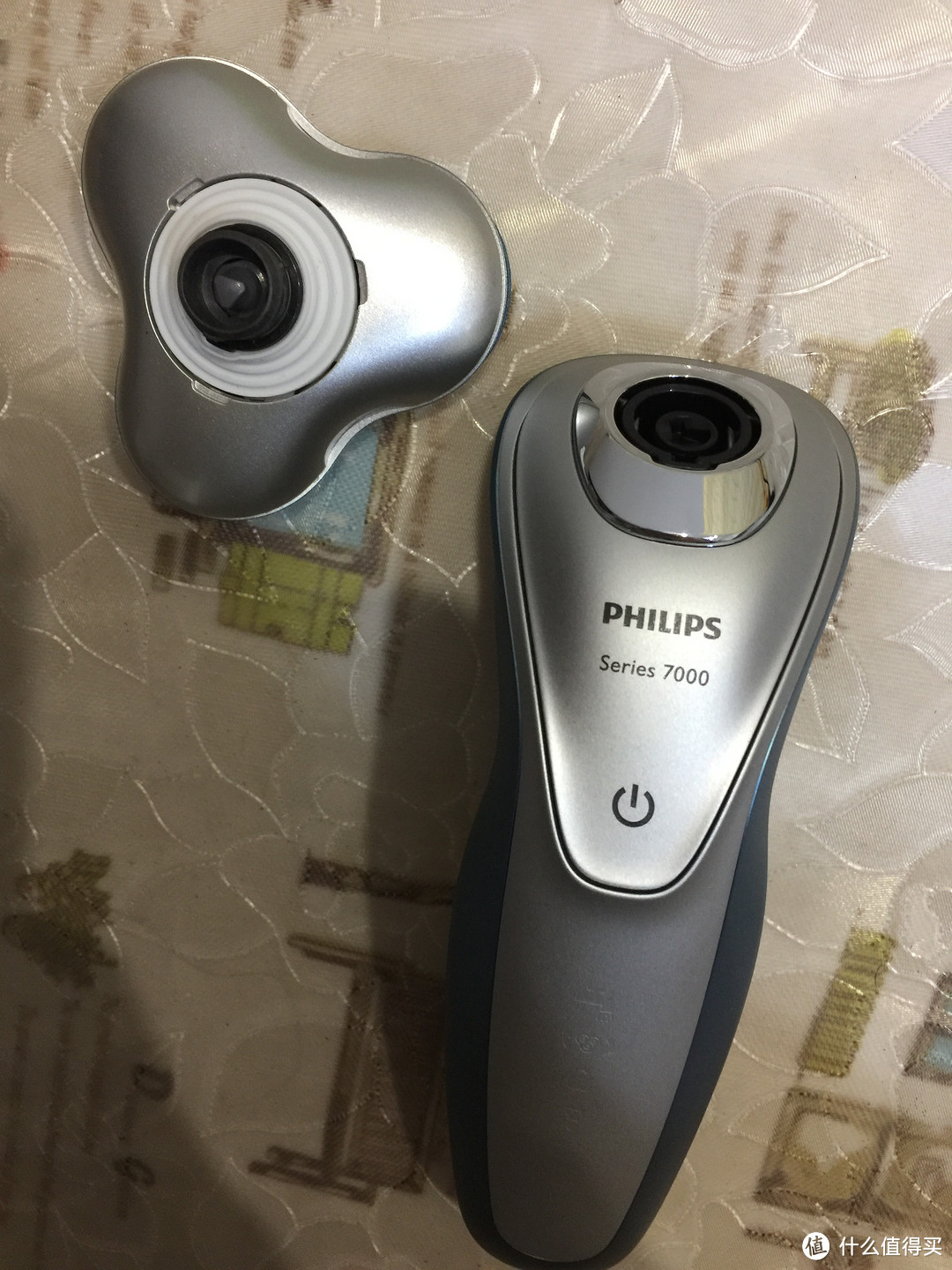 胡茬清理持久战—Philips 飞利浦 S7740/69 电动剃须刀 + 赠品Samsonite 新秀丽 双肩背包 + 京东降价保护