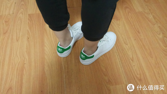 虽然已烂大街，但鞋柜依然必备  ADIDAS 阿迪达斯 三叶草 STAN SMITH 骑士绿（M20324） 休闲鞋