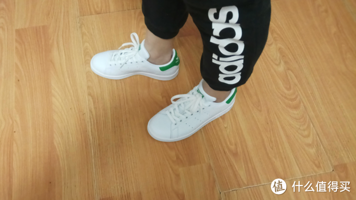 虽然已烂大街，但鞋柜依然必备  ADIDAS 阿迪达斯 三叶草 STAN SMITH 骑士绿（M20324） 休闲鞋