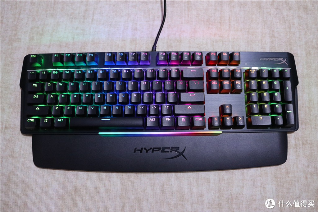 火星原来是彩色的—HyperX 火星 RGB 机械键盘 开箱