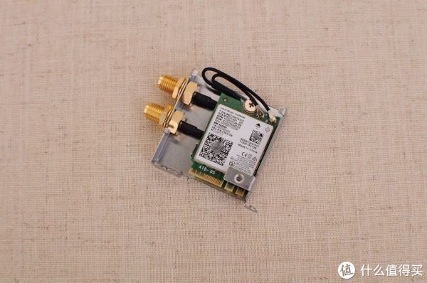 无线网卡是intel的3168ngw,受限于成本,规格不是很高,好在这里容易