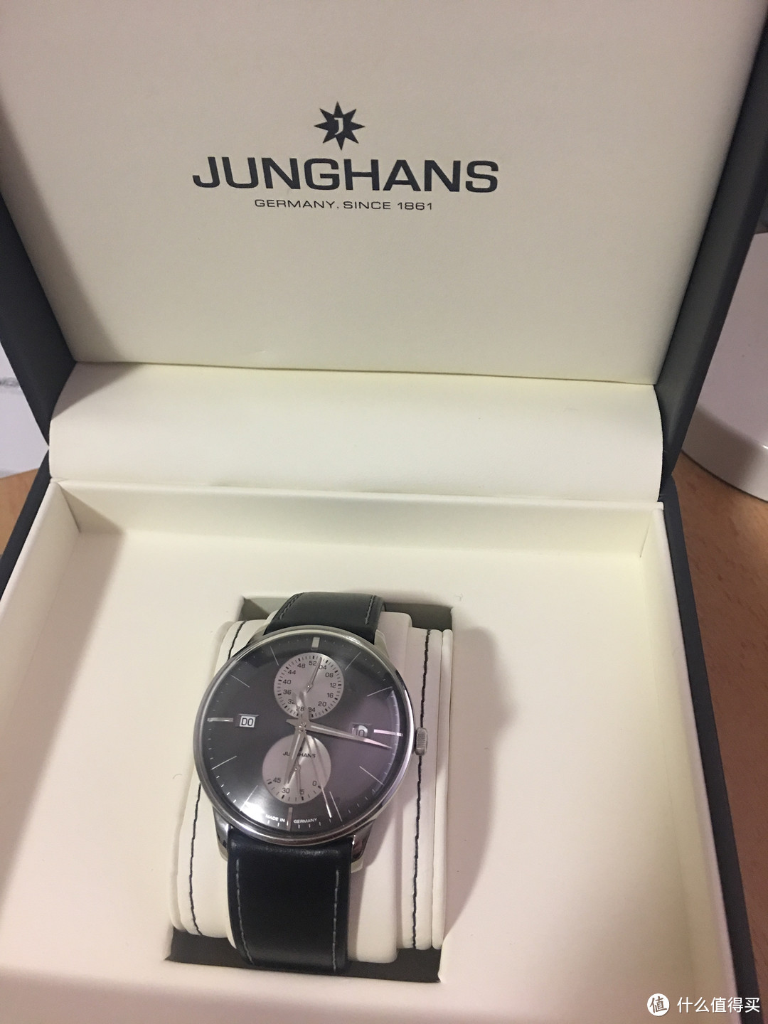 荣汉斯 Junghans Agenda，十年前一个月的工资和十年后一个月的补助。