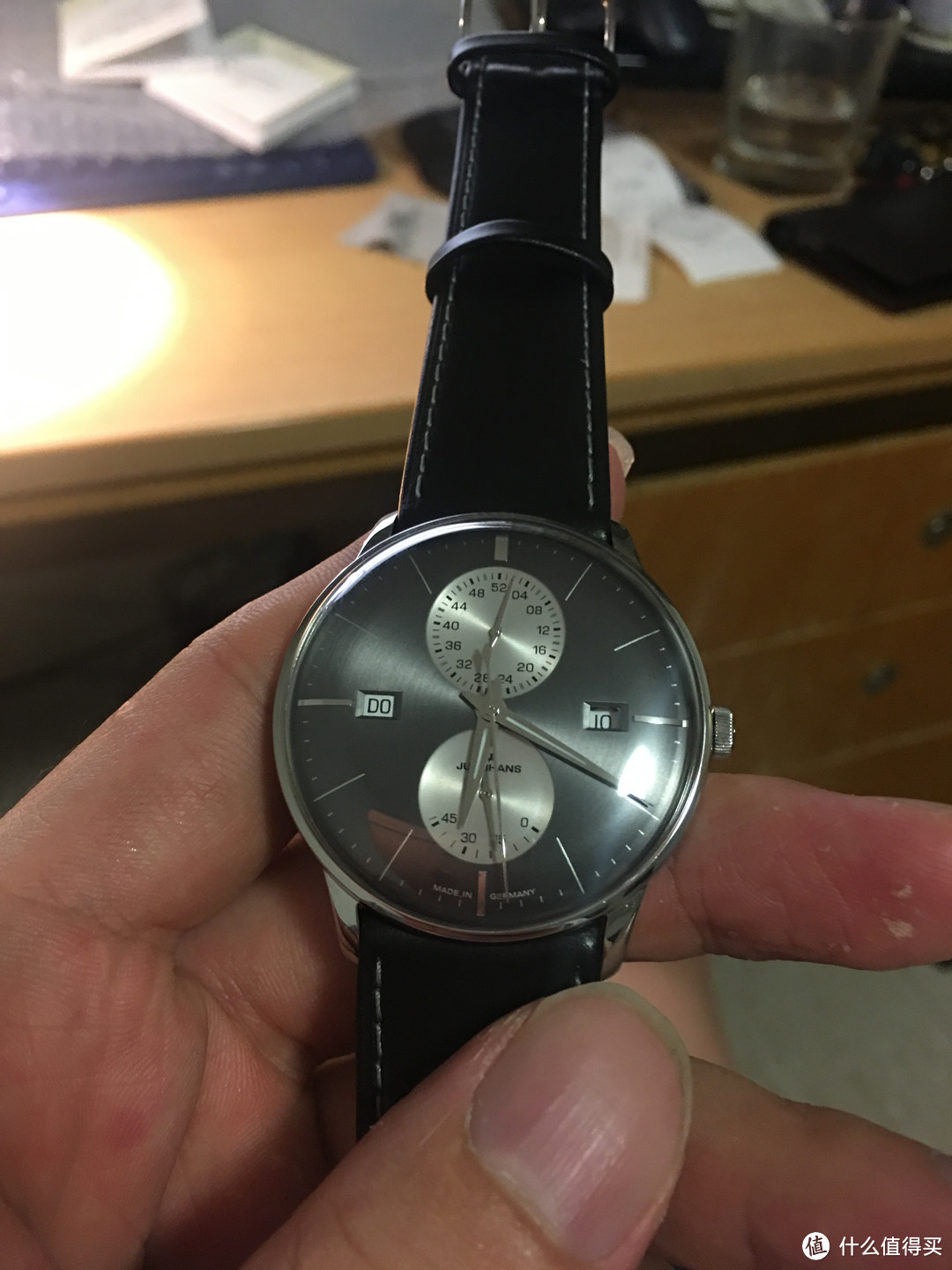 荣汉斯 Junghans Agenda，十年前一个月的工资和十年后一个月的补助。