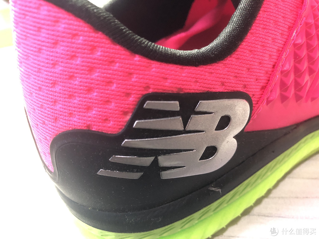 #晒单大赛#三层中底的奥义—New Balance 新款旗舰 Fuelcell 轻量缓震跑鞋 开箱